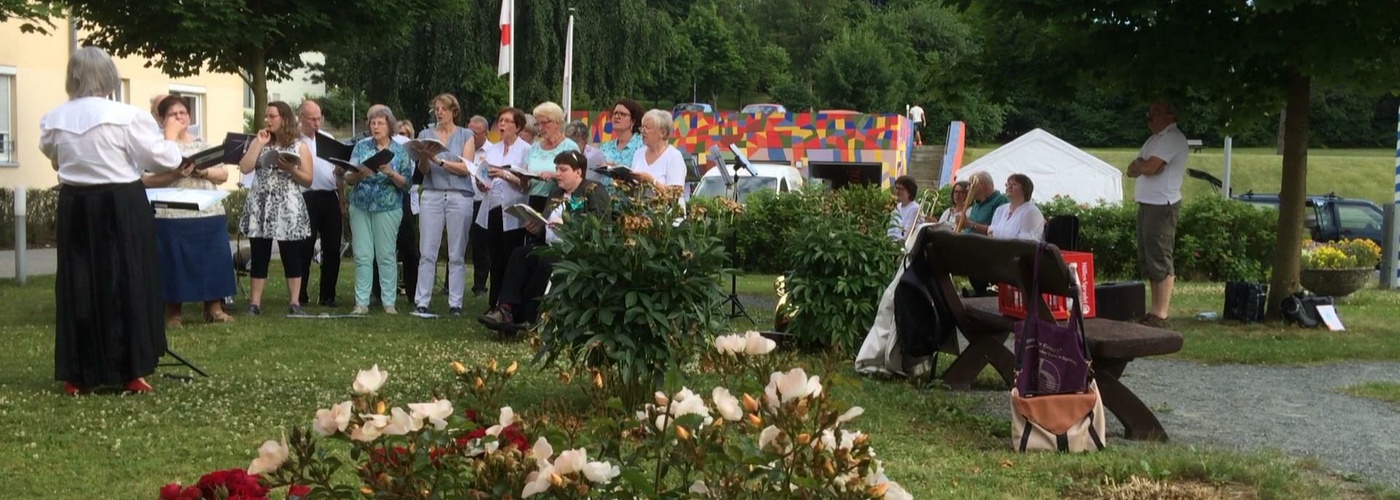 Auftritt des Kirchenchors bei der Sommerserenade im BRK-Heim