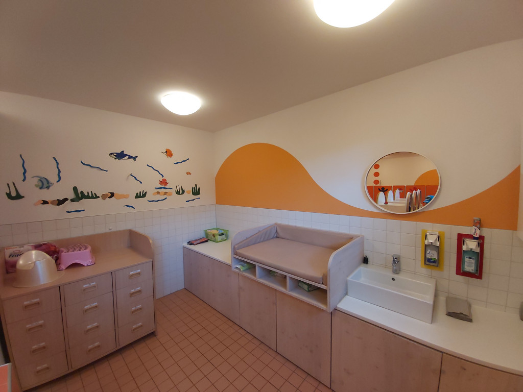 Das Badezimmer der Kindergartenkinder